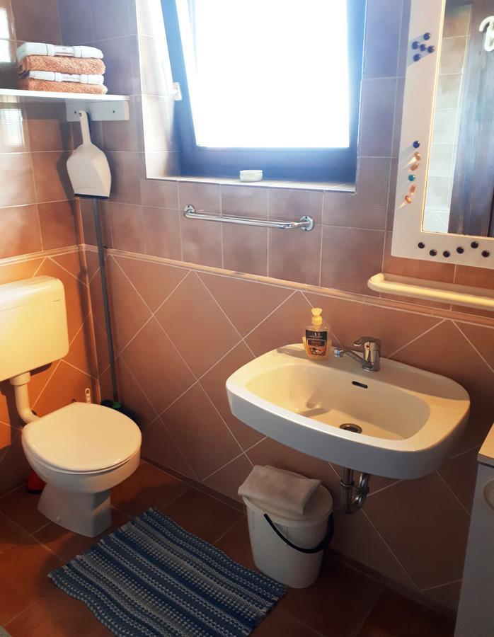 Apartments Ljuba I Mare Malinska Extérieur photo
